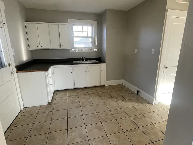 3520 Lasalle Ave — Photo 2