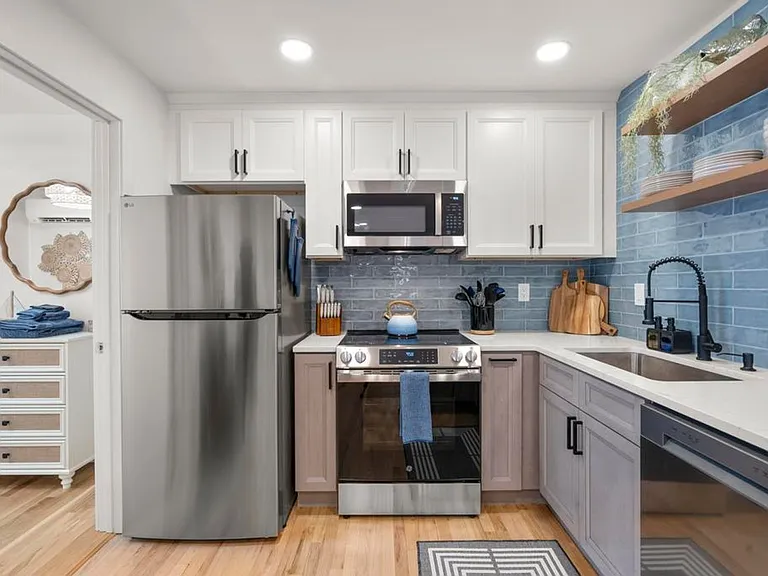 1742 Boston Post Rd — Photo 8