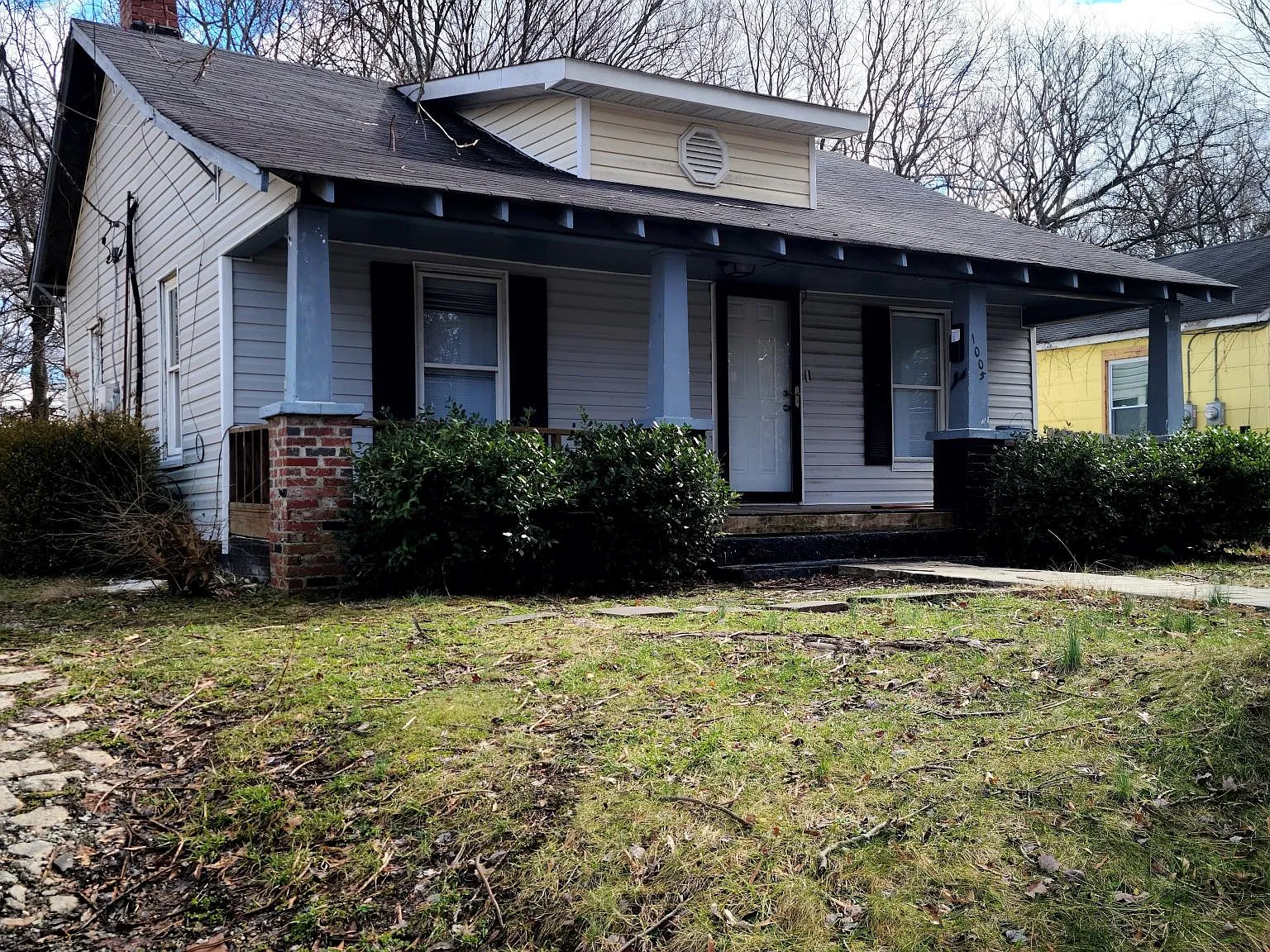 3 bed, 1300 sqft, $1,500 — Photo 1