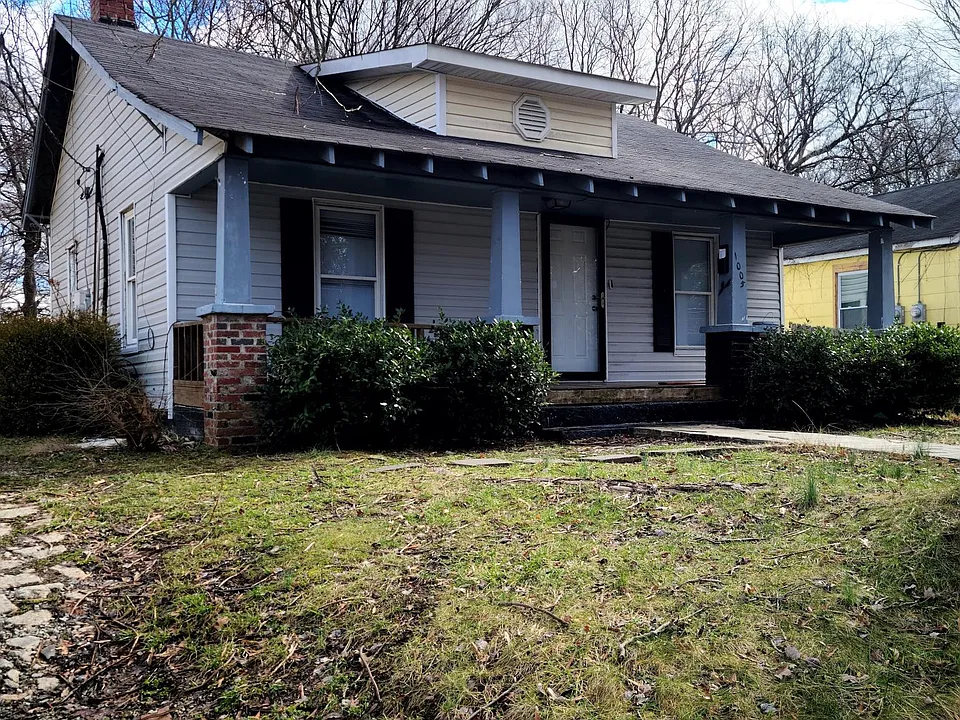 1005 Logan St