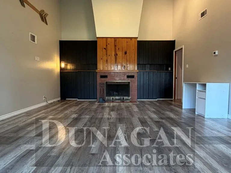 925 N Alameda St — Photo 4