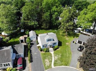 1066 Evergreen Ct, New Milford, NJ 07646