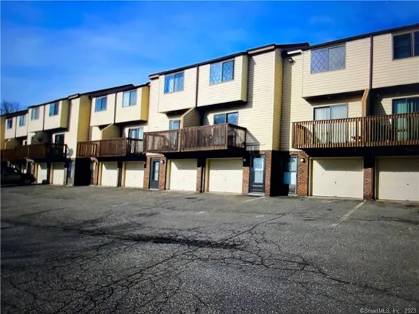 2 Craftwood Road #20, Waterbury, CT 06704