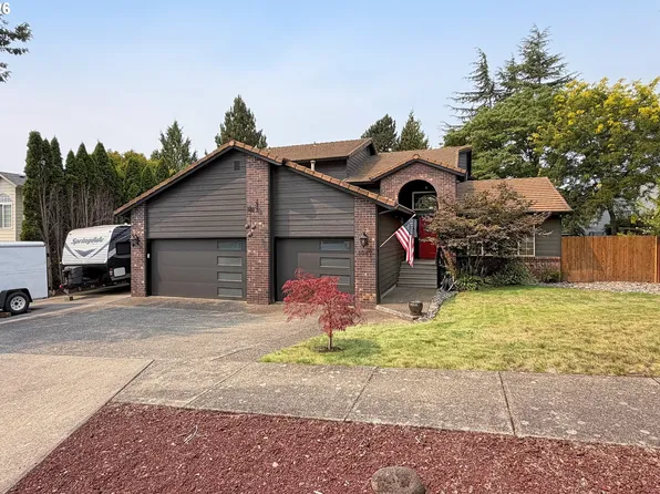 1067 SE Dogwood Ln, Gresham, OR 97080