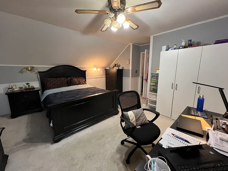 Master bedroom (2nd floor)
