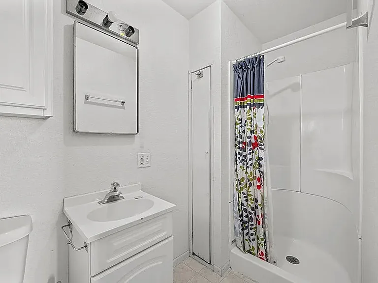 2025 S Bluff Blvd — Photo 14