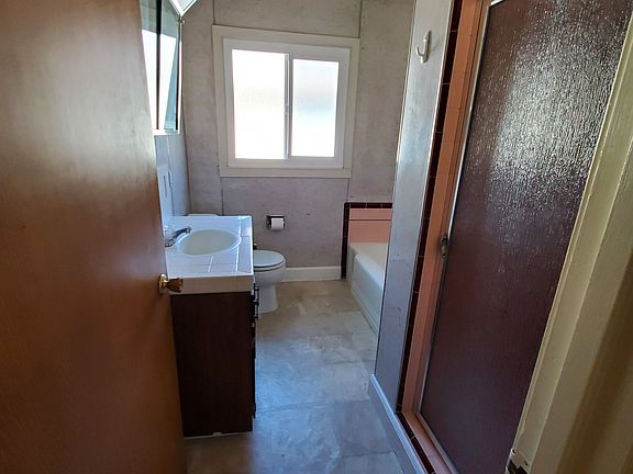 5th image of 956 W Mendocino Ave