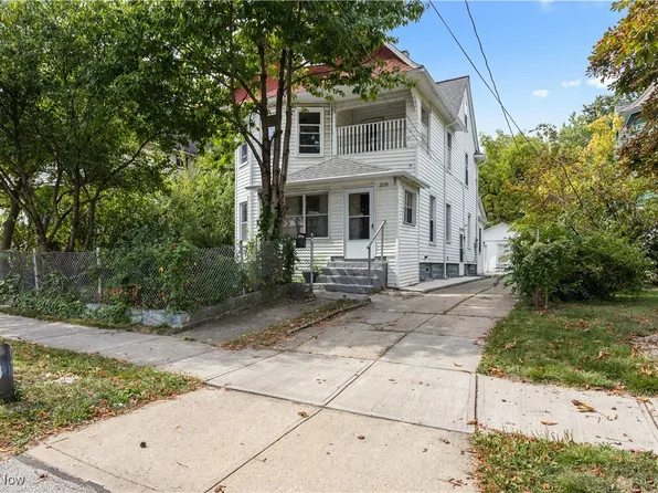 2078 W 100th St, Cleveland, OH 44102