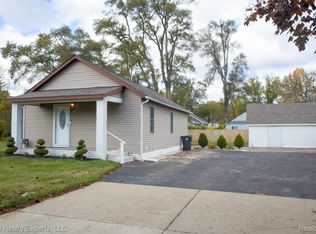 743 Hollister St, Pontiac, MI 48340