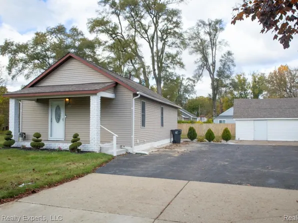 743 Hollister St, Pontiac, MI 48340