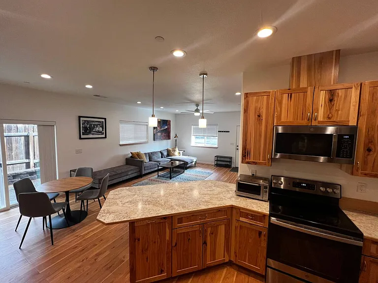 402 Mountain View Dr — Photo 8