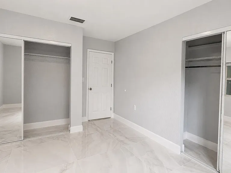 4894 Cyprus Ln — Photo 2