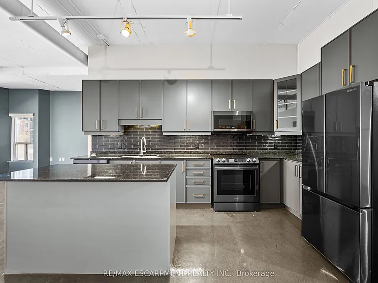 66 Bay St S #614 — Photo 10