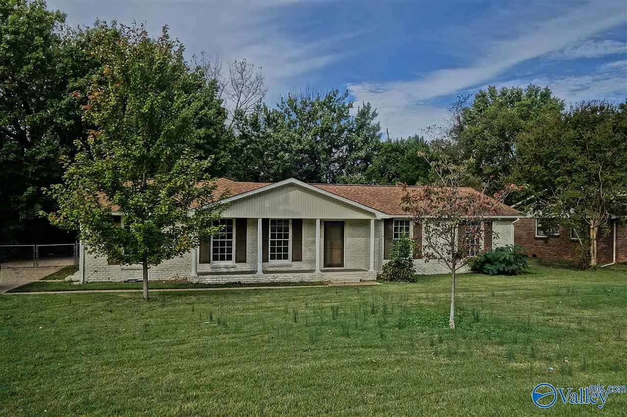 4 bed, 2.0 bath, 1890 sqft, $1,800 — Photo 1