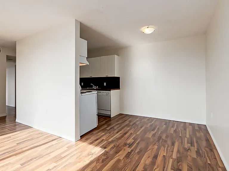 608 2nd St W #308 — Photo 17