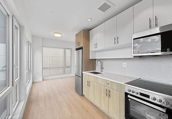 3rd image of 335 Linden Blvd #F