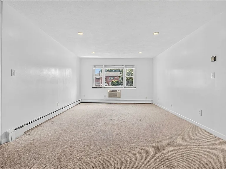 366 Elliot St #7 — Photo 8