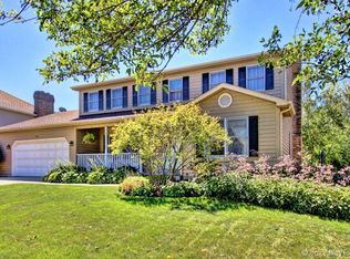 154 N Buckingham Dr, Sugar Grove, IL 60554