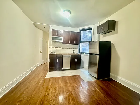 Rented by Avenues Real Estate | media 5