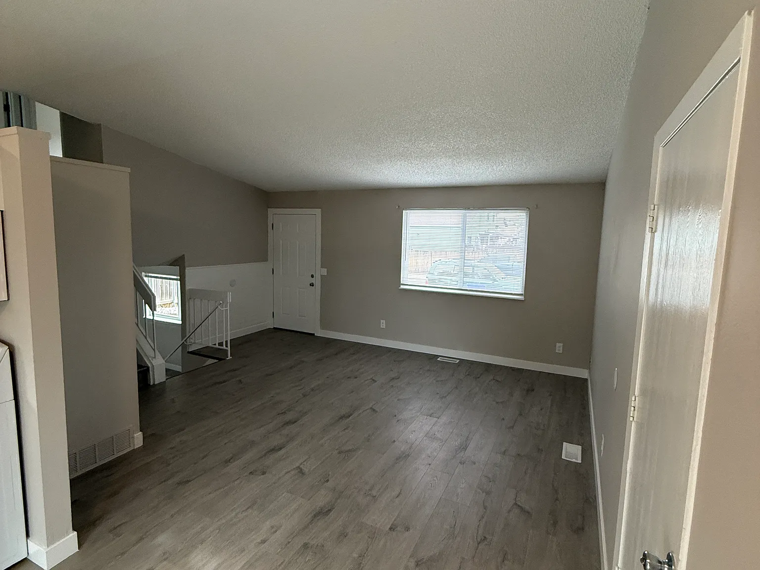 3 bed, 1209 sqft, $1,895 — Photo 3