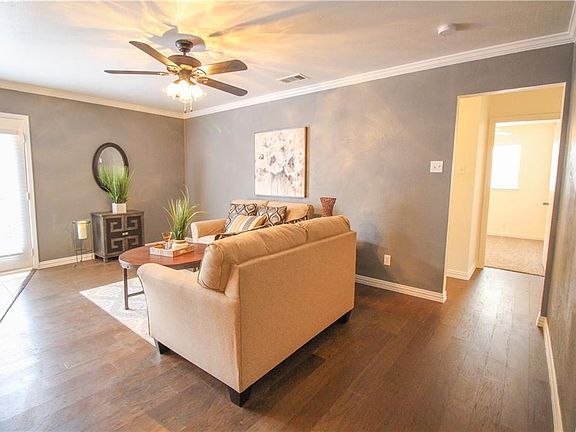 3rd image of 805 Grassy Glen Dr