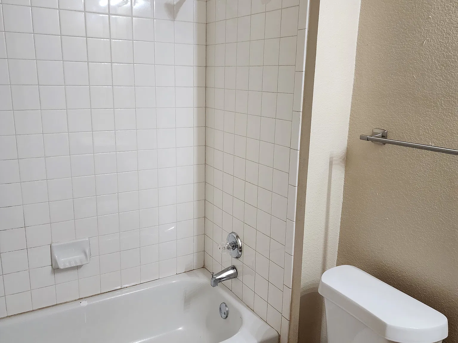 3 bed, 1200 sqft, $1,895 — Photo 3