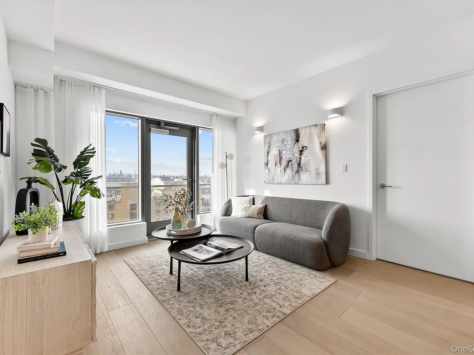 2 bed, 2.0 bath, 716 sqft, $4,025 — Photo 3