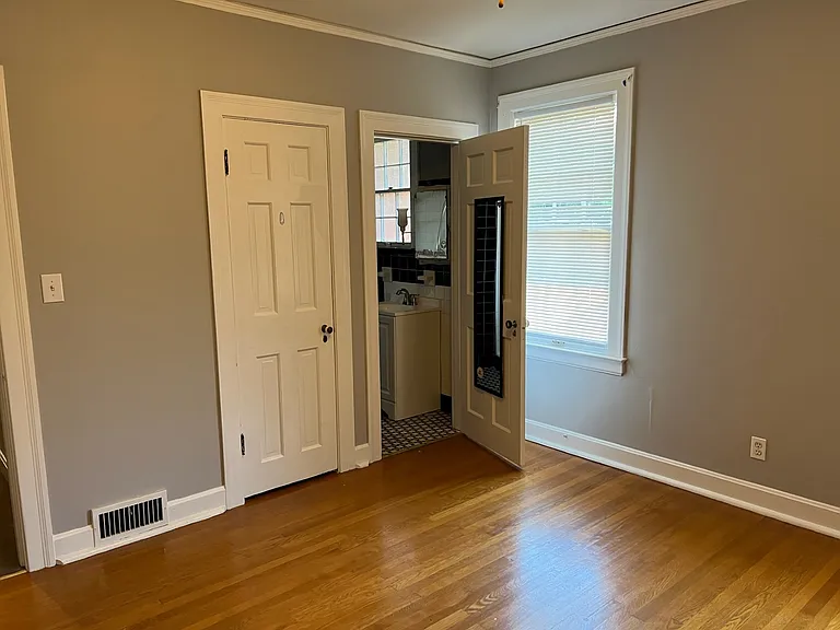 2421 Boulevard Napoleon #2 — Photo 9