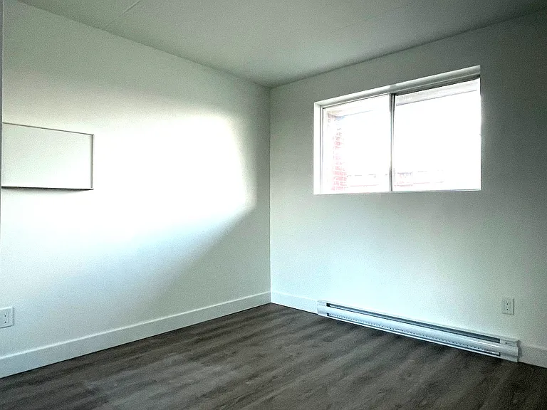 601 Dundas St E — Photo 10