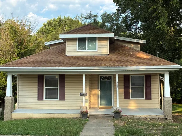 322 B St, Charleston, IL 61920