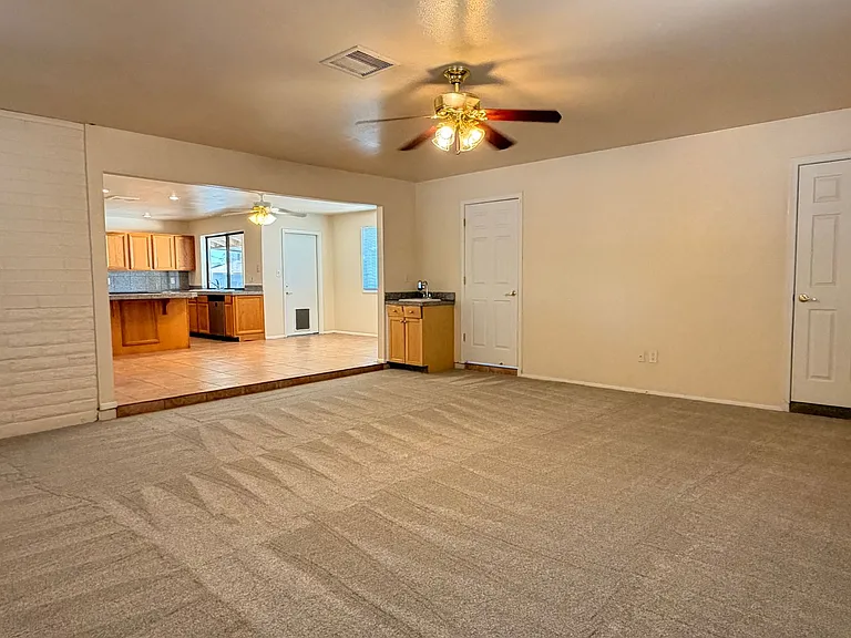 718 E Manhatton Dr — Photo 3