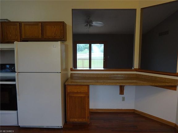 Eat-in kitchen open to family room