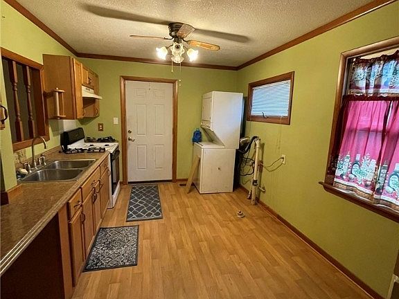 5th image of 336 Jackson St
