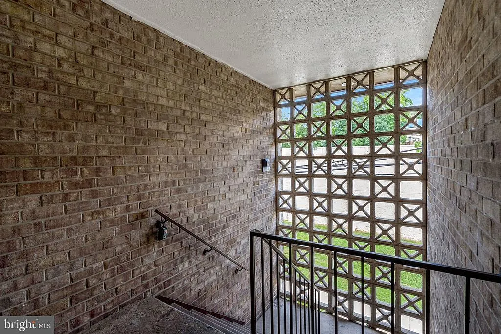 3 bed, 1.5 bath, 1100 sqft, $1,995 — Photo 3
