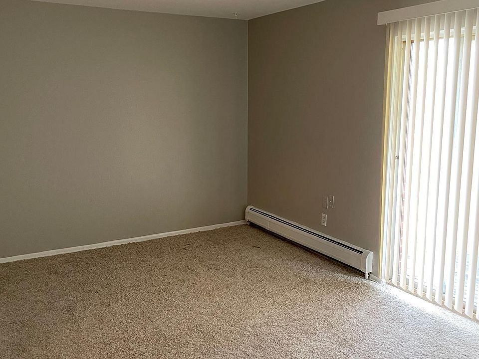 1st image of 24280 Outer Dr #6