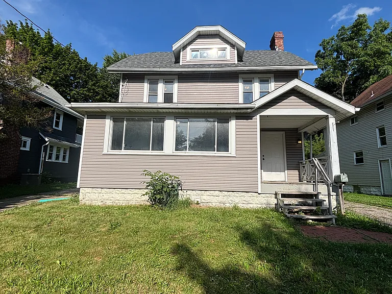 1163 Pondview Ave — Photo 1