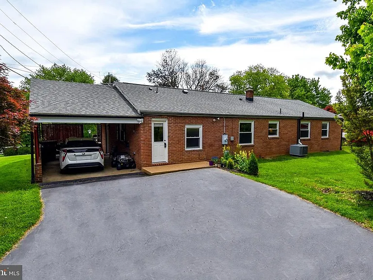 2 Cinnamon Fern Rd — Photo 32