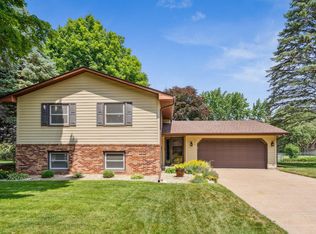 295 Bridge St, Shoreview, MN 55126
