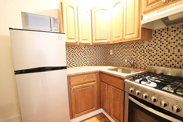 Rented by Douglas Elliman | media 14