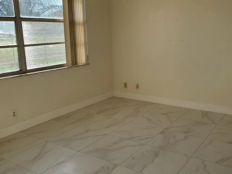 1060 NW 80th Ave — Photo 5