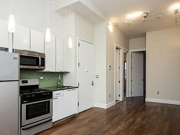 3rd image of 122 Jefferson St #5