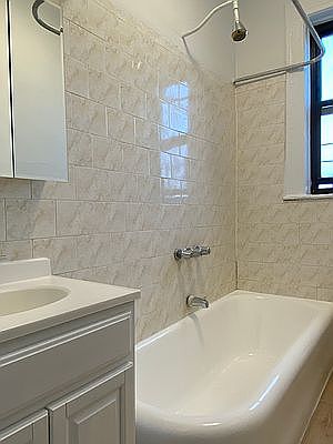 4th image of 4219 18th Ave #D7