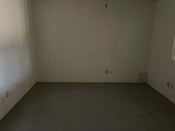 4th image of 115 E 4th St