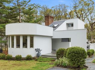 33 Hillside Rd, Stony Brook, NY 11790
