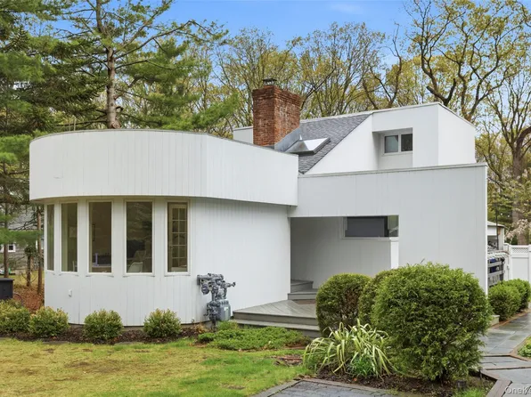 33 Hillside Road, Stony Brook, NY 11790