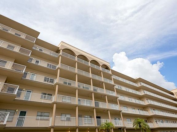3rd image of 6075 Shore Blvd S APT 202