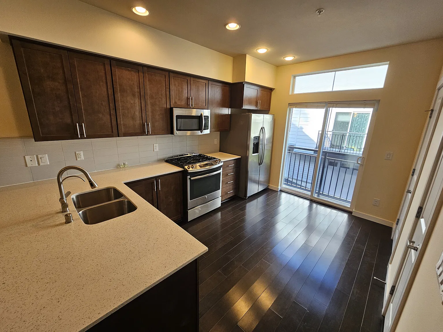 2 bed, 2.5 bath, 1150 sqft, $2,850 — Photo 2