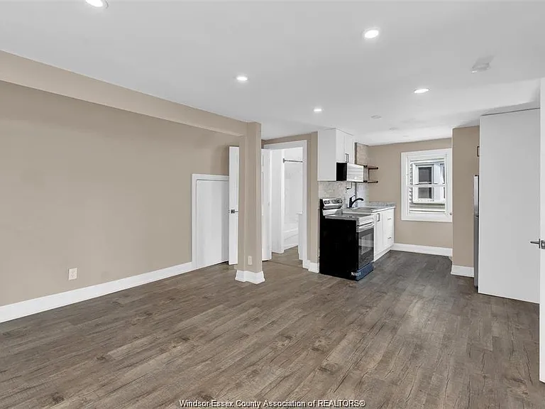 1376 Goyeau St #UPPER — Photo 4