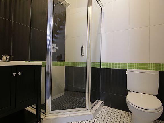5th image of 949 Willoughby Ave APT 0101