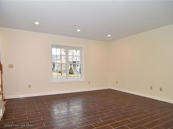 5th image of 122 Bishop Ave E